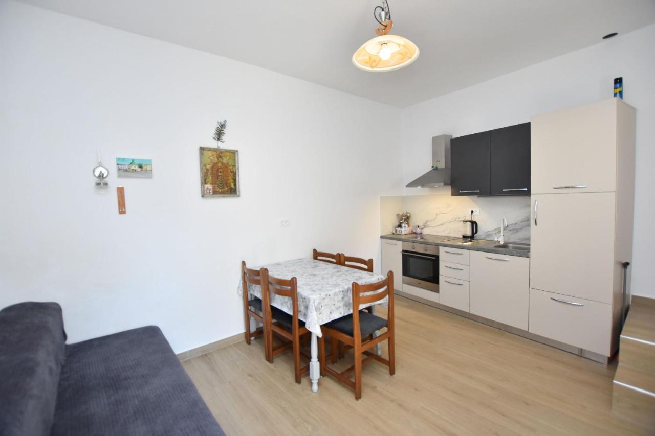 Apartment Miledina Primosten